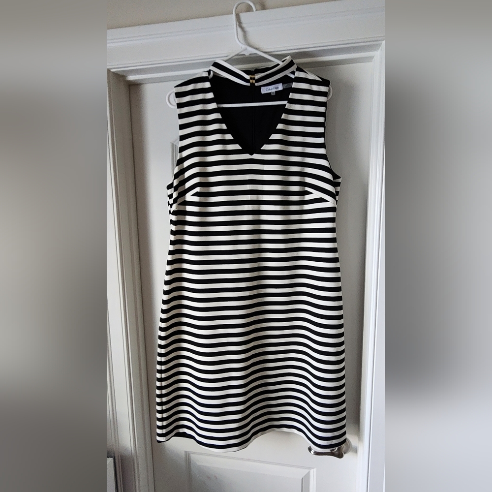 CALVIN KLEIN - Sleeveless dress with choker collar